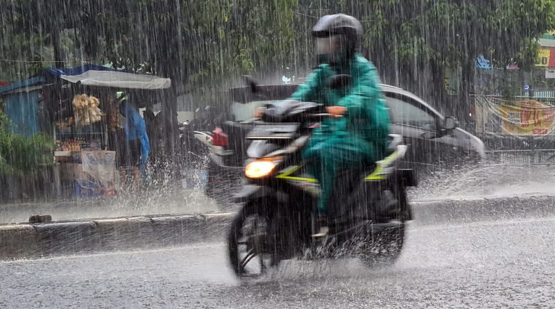 Meski Sudah Masuk Musim Kemarau, Hujan Masih Sering Turun di Jakarta