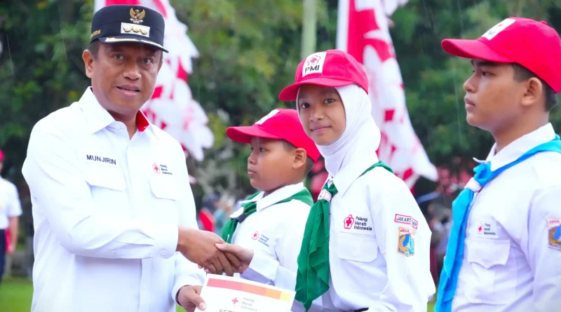 Wali Kota Jaktim Lantik 6.000 PMR, Minta Mereka Jadi Pelopor Peduli Lingkungan