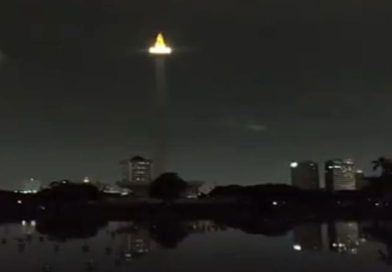 Enam Puluh Menit Gelap Jakarta Tekan Jejak Karbon Enam Puluh Menit Gelap Jakarta Tekan Jejak Karbon